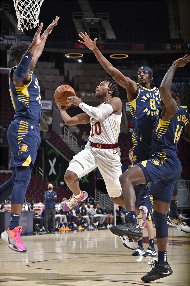 投票时毫不 投票时毫不